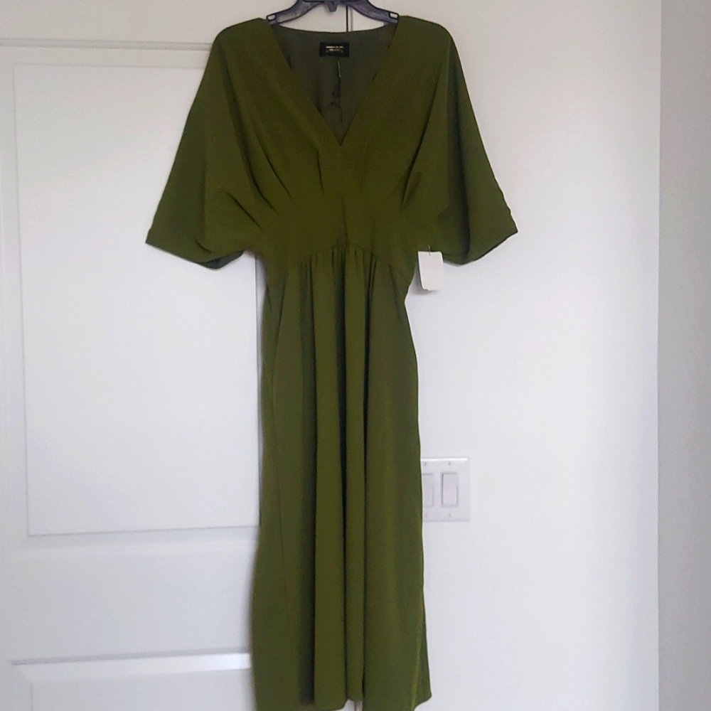 Alexia Admor olive green v-neck 3/4 draped sleeves midi dress